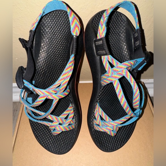 CHACO Vibram Women's Size 8 Black Sandals‎ Strappy Toe Loop Outdoor Shoes - Picture 1 of 9